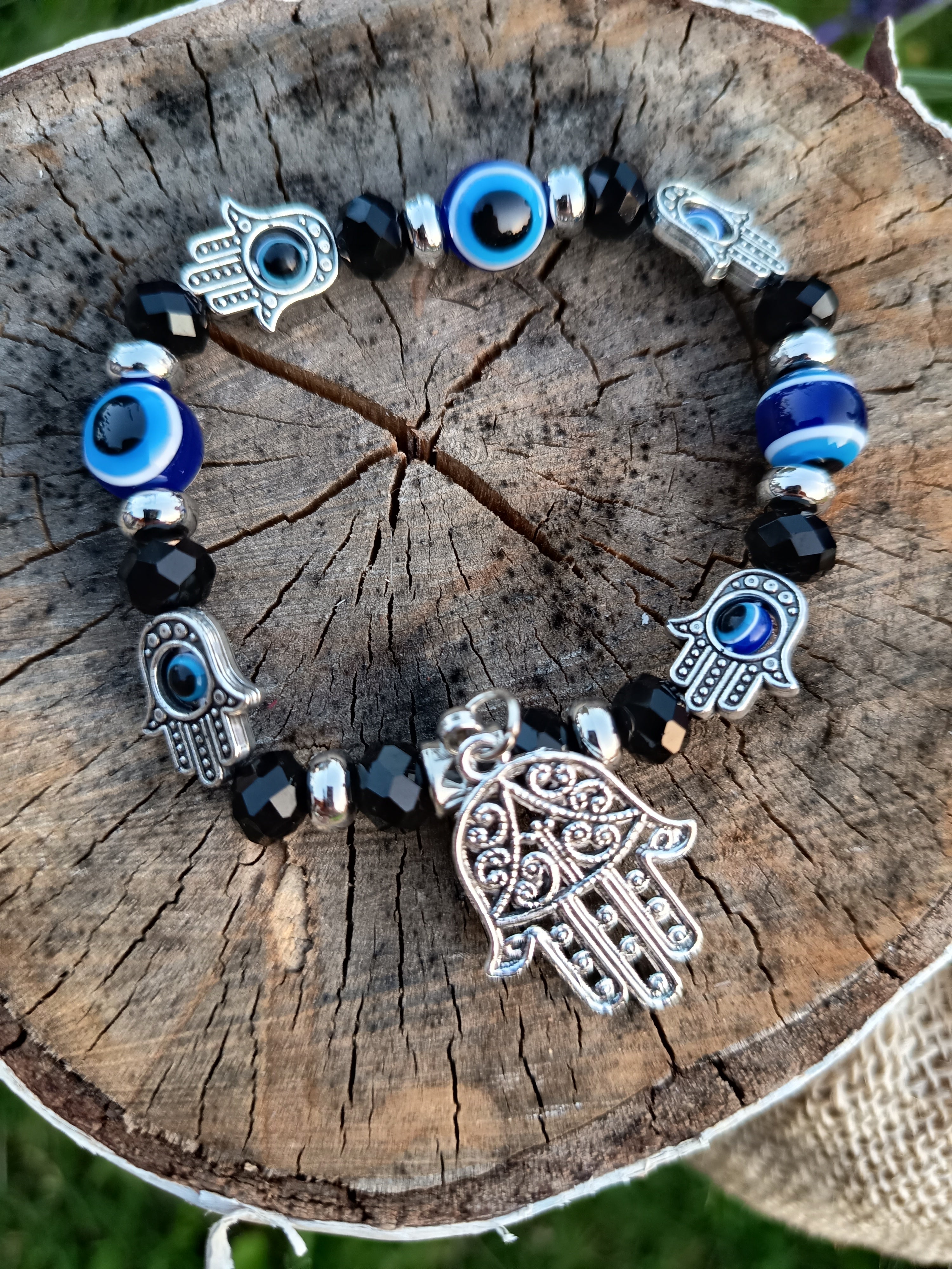 Bransoletka na gumce Hamsa z czarnymi koralikami