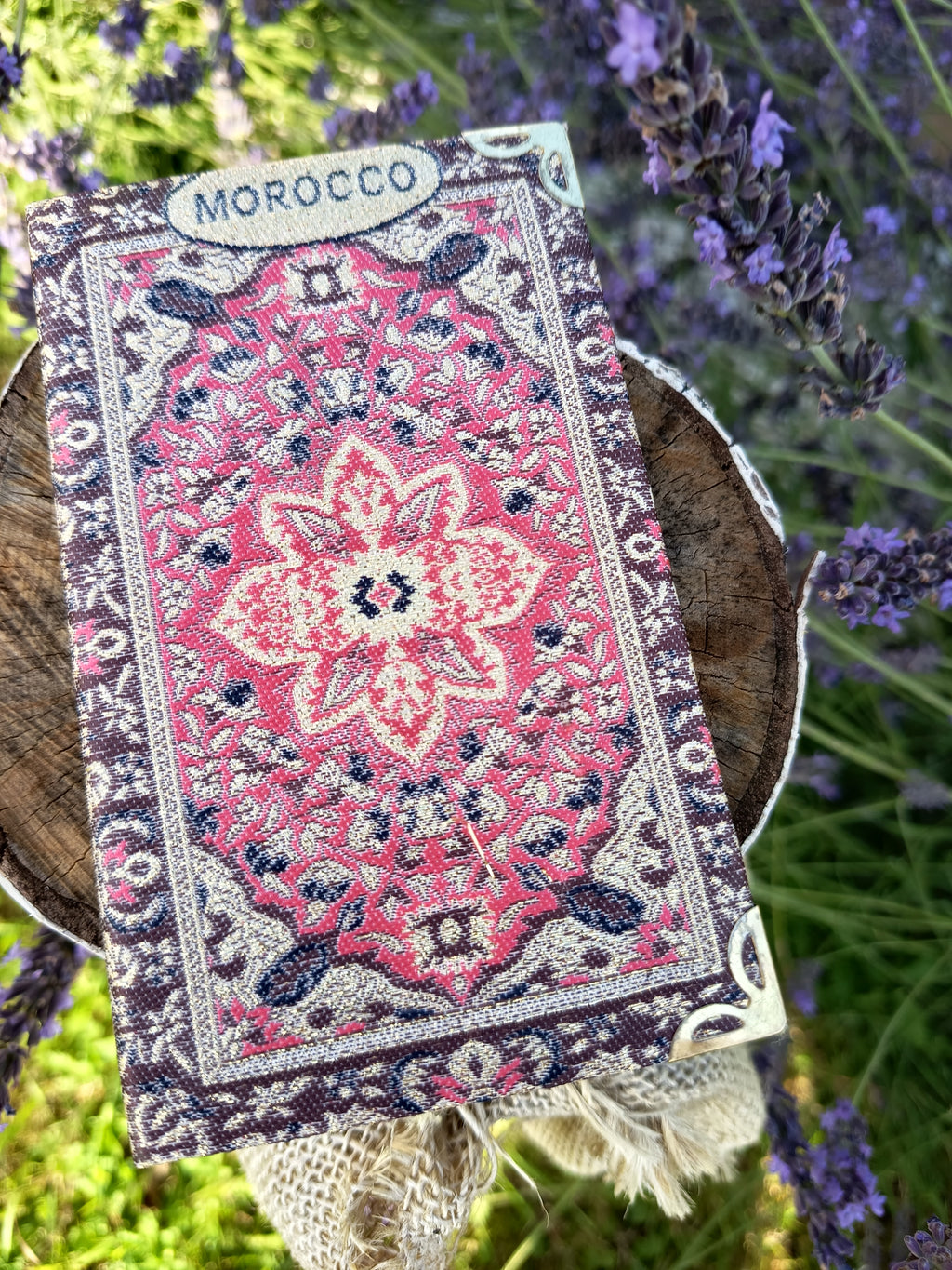 Orientalny notes z Maroka czerwony z kwiatem